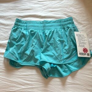 LULULEMON NWT SHORTS SIZE 6